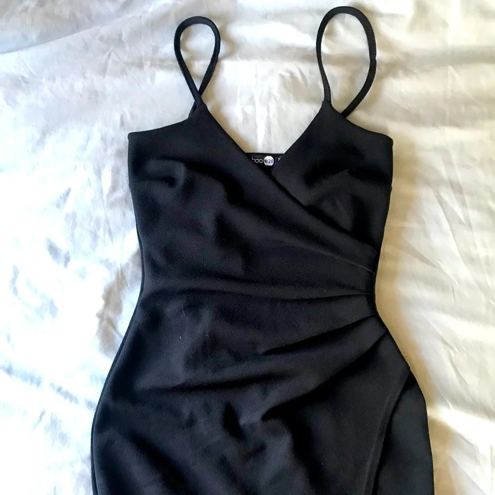 Little Black Dress - Bodycon with slit - Picture 1 of 7